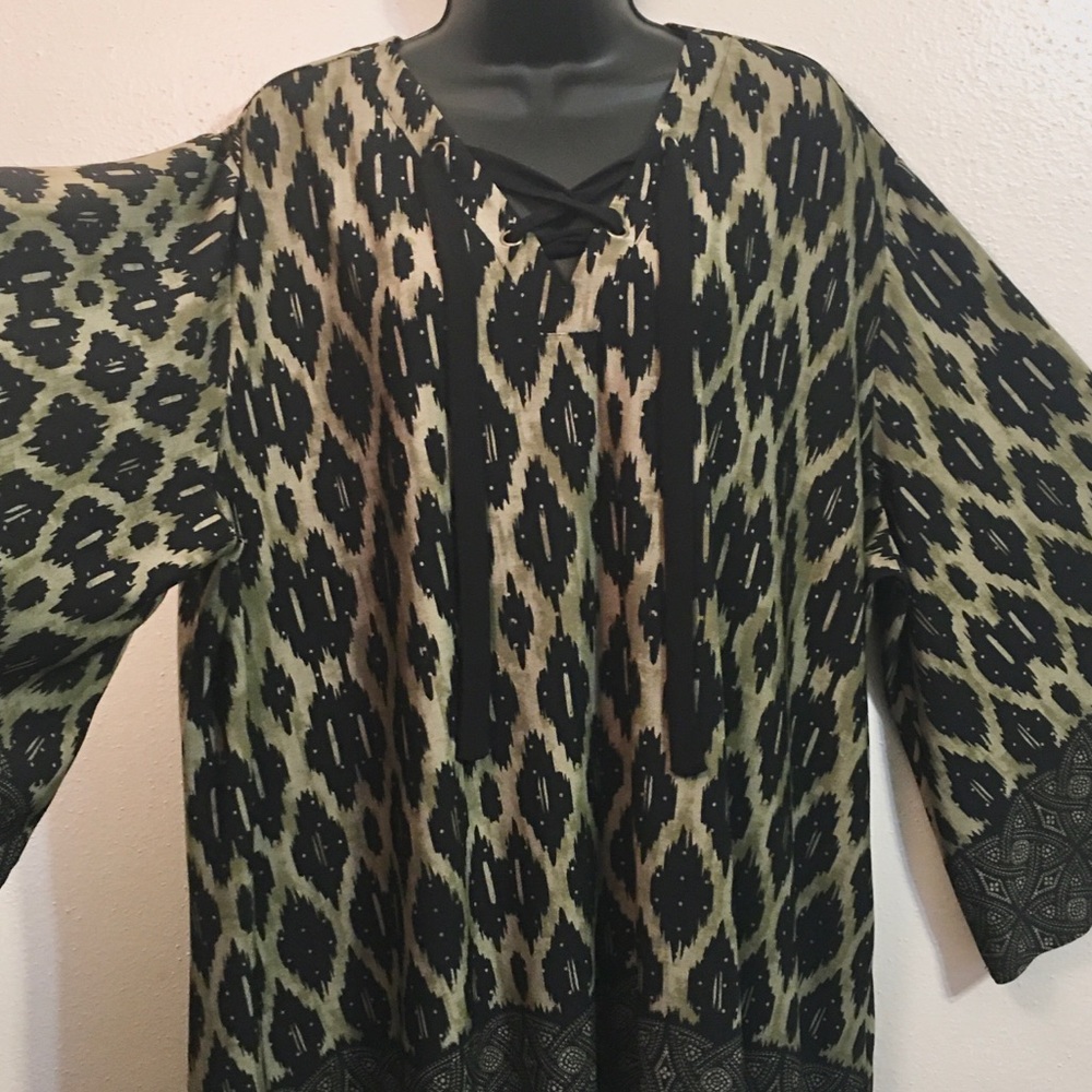 🎉TODAY ONLY🎉❤️CATO Beautiful Bell Sleeve Top❤️
